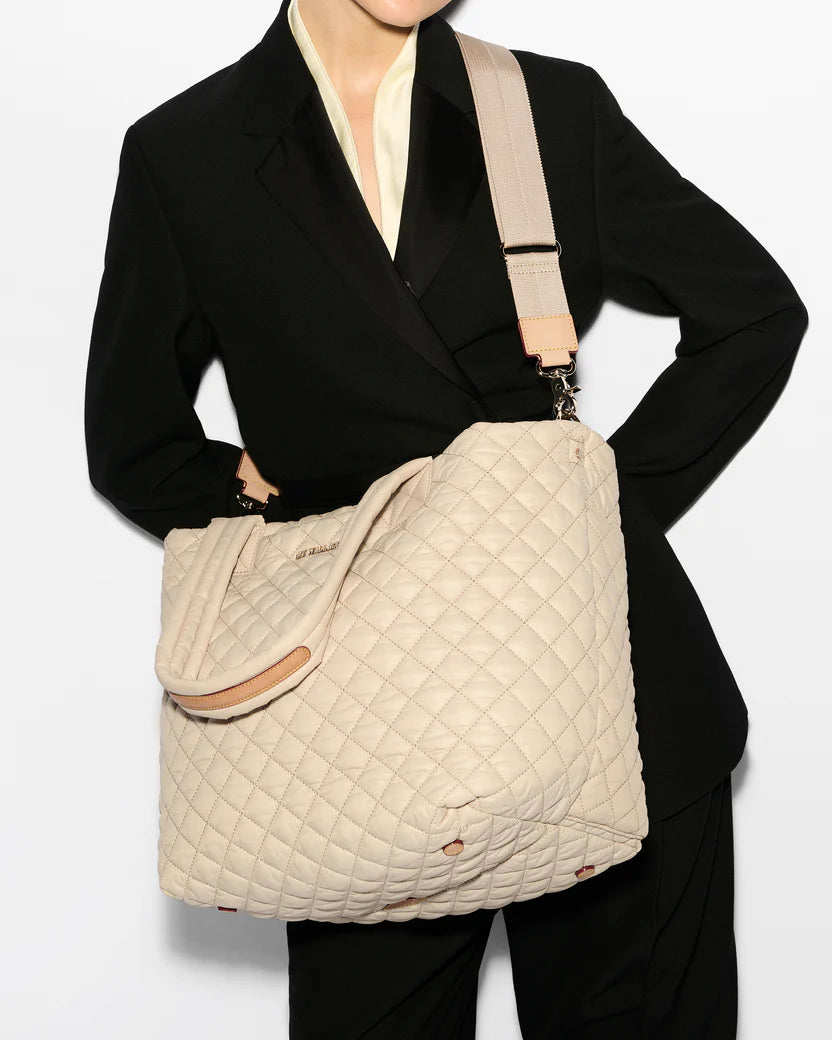 Medium Metro Tote Deluxe - Buff