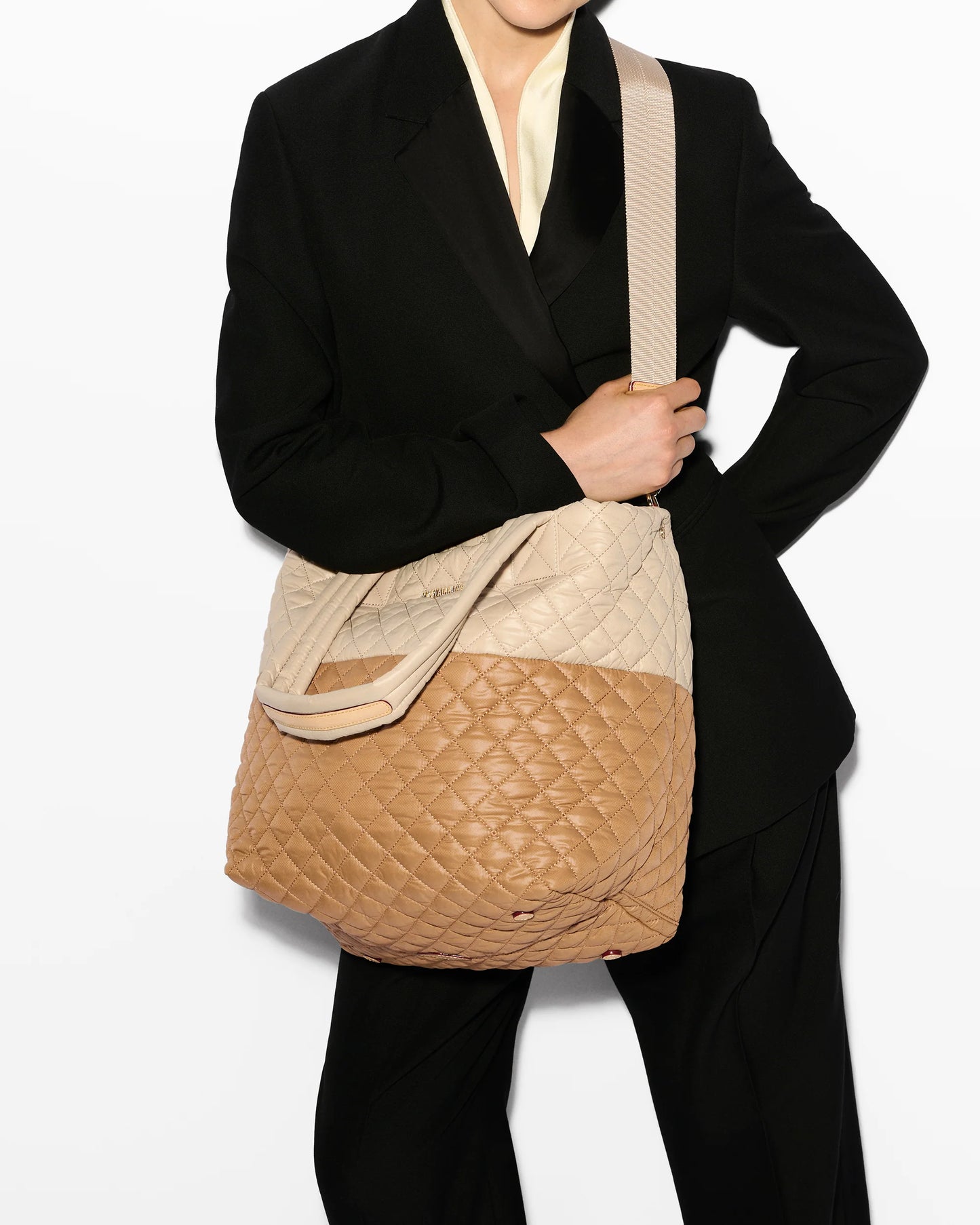 Medium Metro Tote Dlx - Buff / Caramel